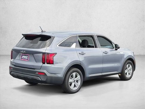 Used 2023 Kia Sorento LX FWD image 5