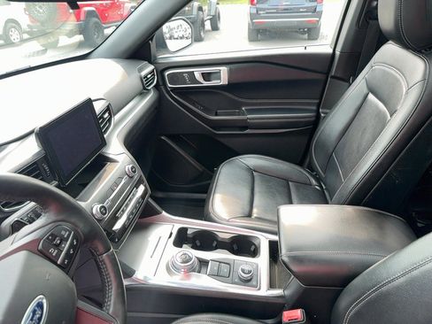 Used 2020 Ford Explorer XLT w/ Equipment Group 202A AWD/4WD image 22
