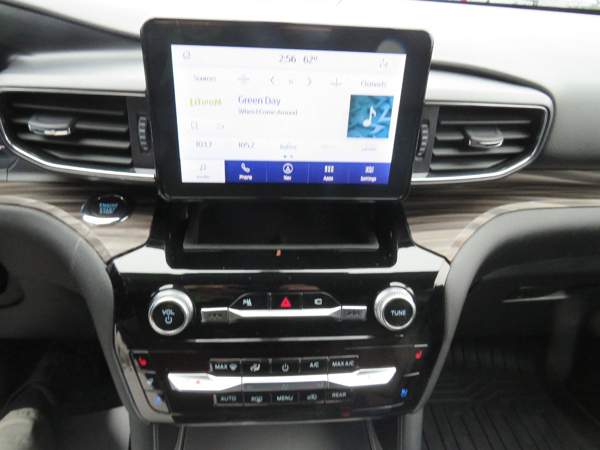 Used 2022 Ford Explorer Limited w/ Equipment Group 301A AWD/4WD image 5