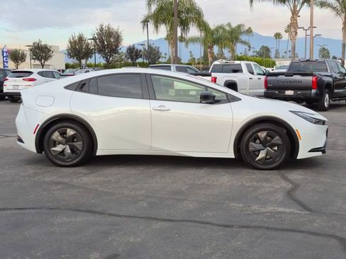 Used 2026 Toyota Prius Plug-In Hybrid image 4