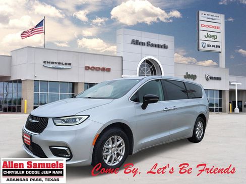 Used 2024 Chrysler Pacifica Touring-L image 1