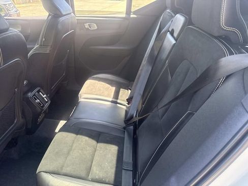 Used 2021 Volvo XC40 T5 R-Design w/ Advanced Package AWD/4WD image 18