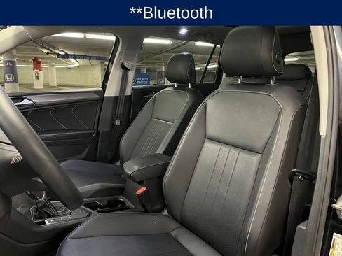 Used 2023 Volkswagen Tiguan SE w/ Panoramic Sunroof Package image 19