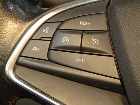 Used 2018 Cadillac XT5 Base image 21