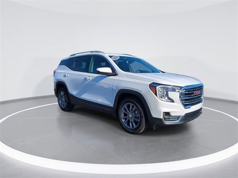 Used 2024 GMC Terrain SLT image 2