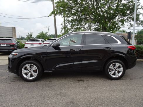 Used 2025 Audi Q5 Premium w/ Convenience Package AWD/4WD image 2