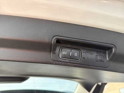 Used 2025 Ford Explorer Active image 28