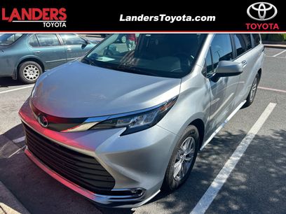 Used 2022 Toyota Sienna XLE