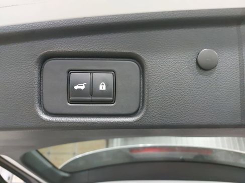 Used 2024 Nissan Pathfinder SL image 13