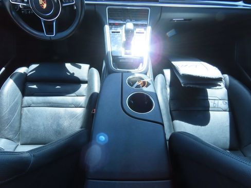 Used 2019 Porsche Panamera RWD image 9