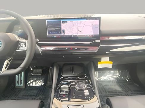 Used 2024 BMW i5 M60 w/ Premium Package image 17