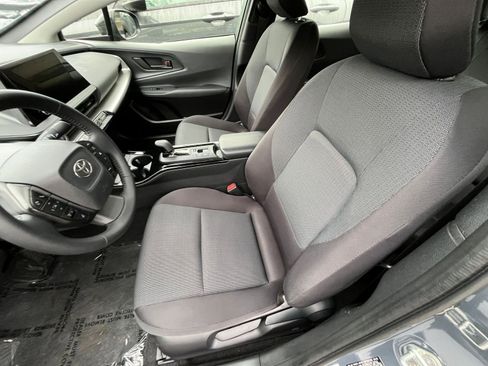 Used 2025 Toyota Prius LE image 27