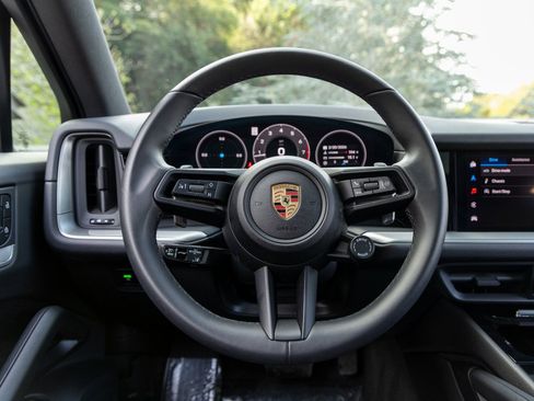 Certified 2025 Porsche Cayenne image 29