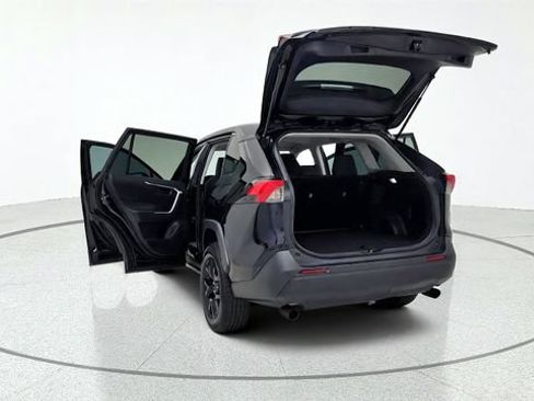 Used 2022 Toyota RAV4 LE FWD image 17