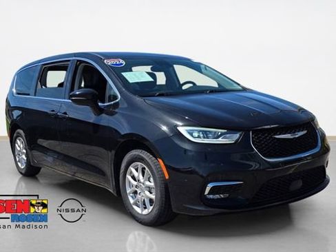 Used 2024 Chrysler Pacifica Touring-L FWD image 1