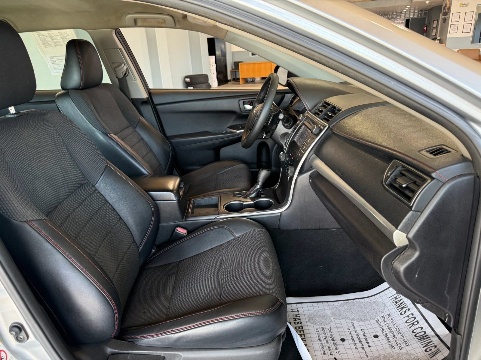 Used 2016 Toyota Camry SE FWD image 11