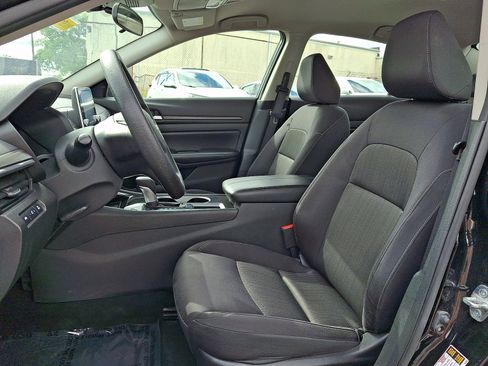 Used 2024 Nissan Altima 2.5 SV FWD image 13
