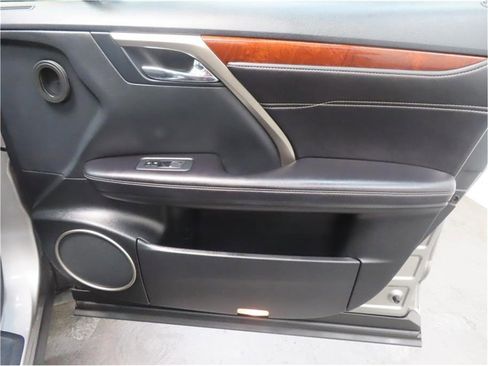 Used 2018 Lexus RX 450hL Luxury image 16