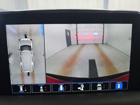 Used 2021 GMC Yukon SLT w/ Rear Media and Nav Package image 19