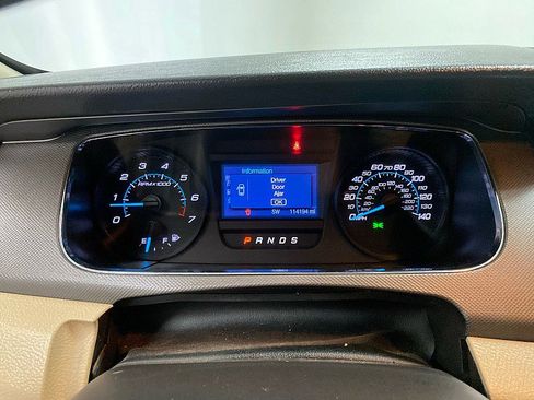 Used 2017 Ford Taurus SE image 25