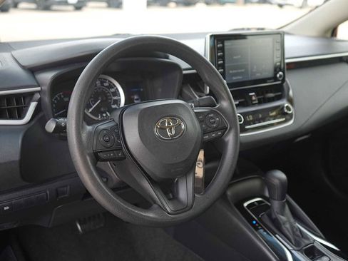 Used 2021 Toyota Corolla LE FWD image 2