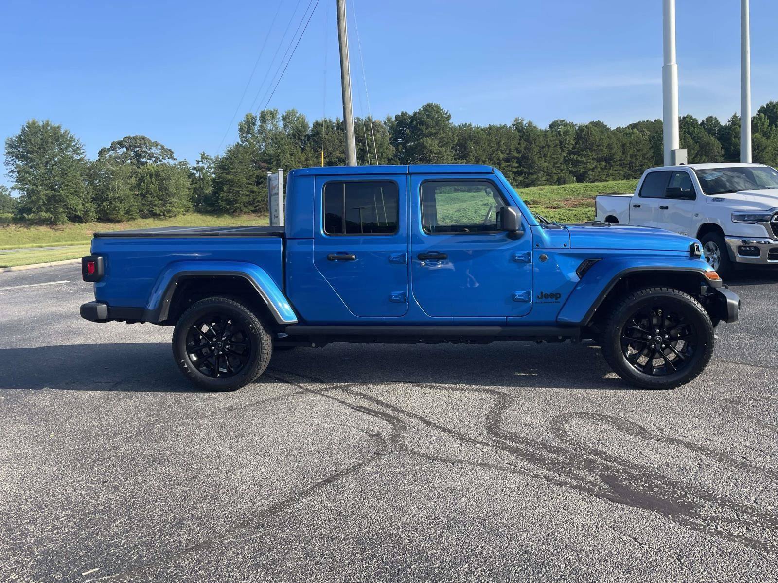 Certified 2024 Jeep Gladiator Sport AWD/4WD image 2
