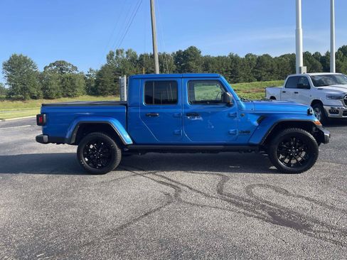 Certified 2024 Jeep Gladiator Sport AWD/4WD image 2