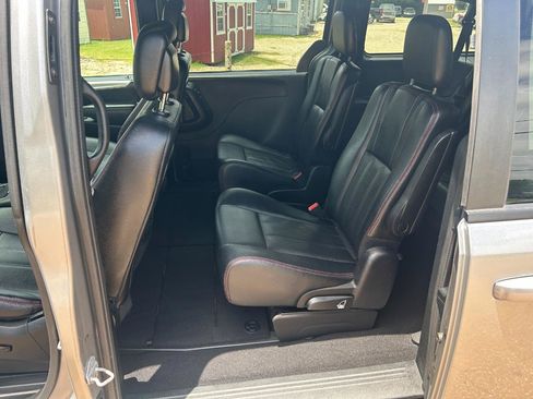 Used 2016 Dodge Grand Caravan R/T FWD image 12
