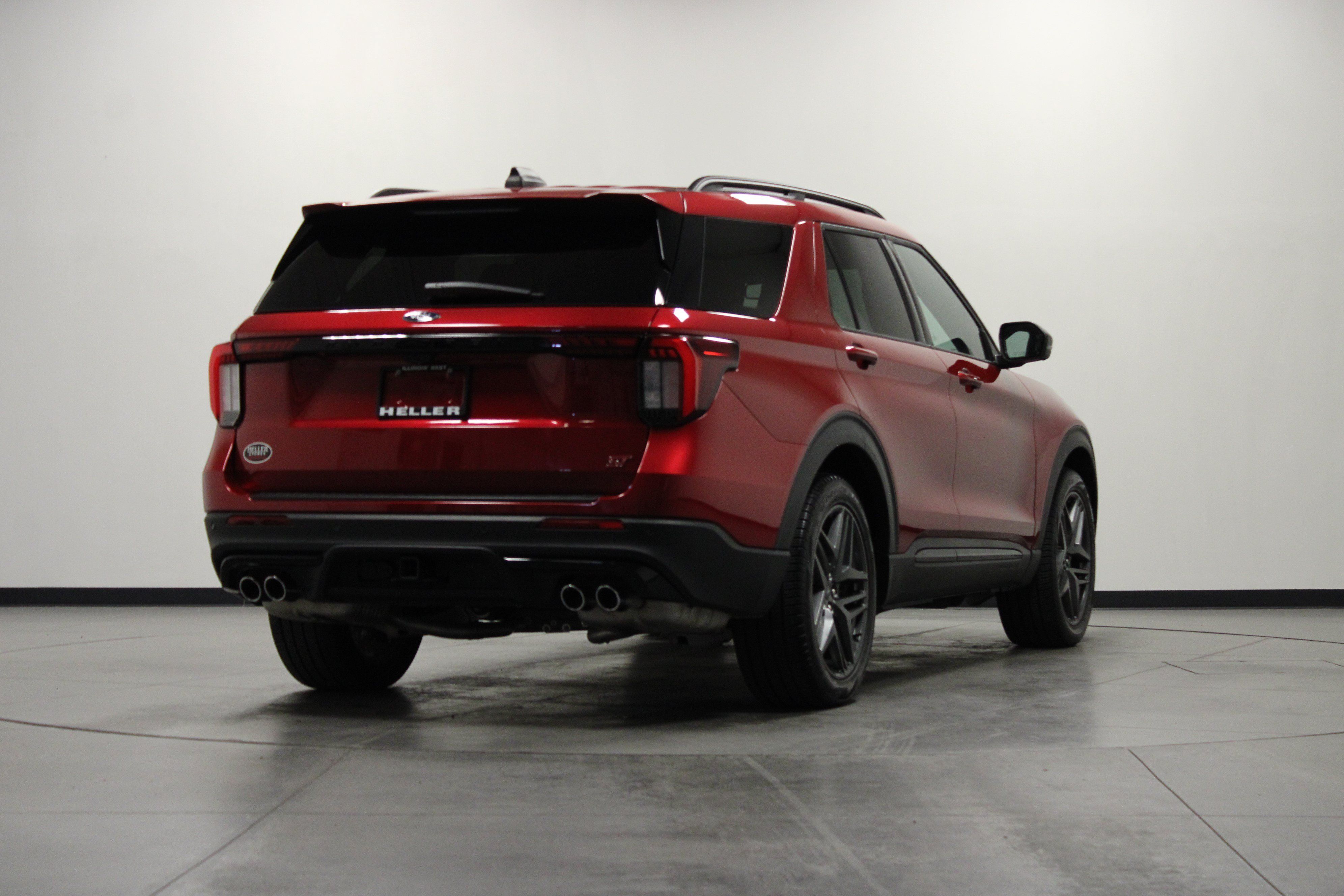 Used 2025 Ford Explorer ST RWD image 4