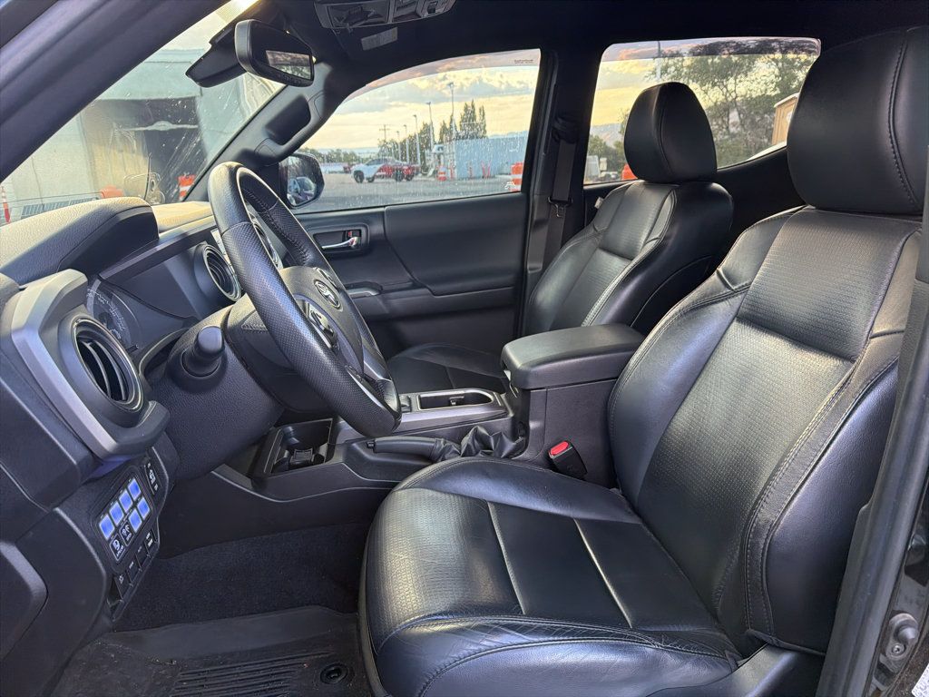 Used 2022 Toyota Tacoma TRD Off-Road w/ TRD Premium Off Road Package AWD/4WD image 2