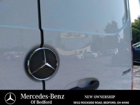 Used 2024 Mercedes-Benz Sprinter 2500 image 2