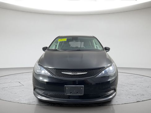 Used 2023 Chrysler Voyager LX FWD image 8