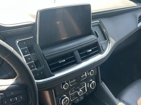 Used 2024 GMC Yukon AT4 w/ Technology Package AWD/4WD image 11