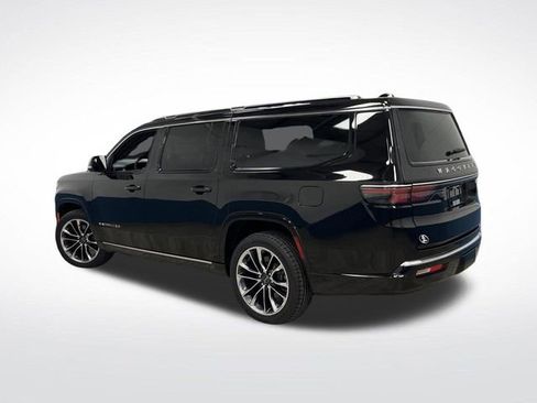 Used 2024 Jeep Wagoneer L Series III w/ Premium Group I image 3