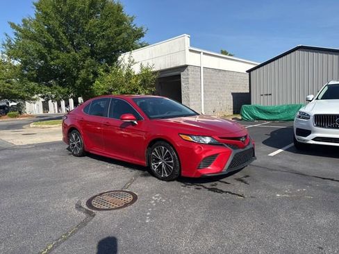 Used 2019 Toyota Camry SE w/ Convenience Package FWD image 7