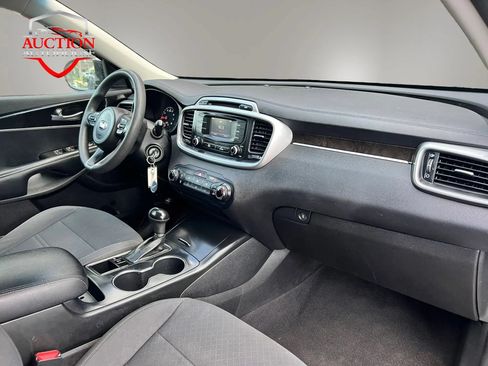 Used 2017 Kia Sorento AWD image 21