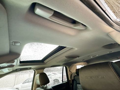 Used 2018 GMC Yukon Denali w/ Denali Ultimate Package image 24