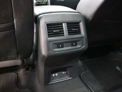Used 2021 Volkswagen Atlas Cross Sport SEL Premium R-Line AWD/4WD image 33