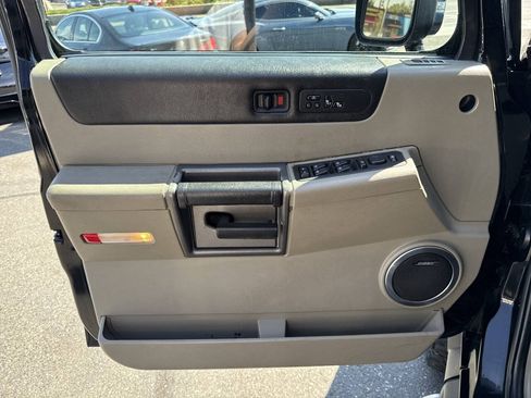Used 2004 HUMMER H2 w/ Preferred Equipment Group AWD/4WD image 23