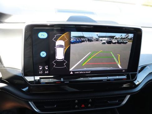 Used 2025 Volkswagen Atlas Cross Sport SE FWD image 27