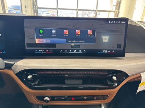 Used 2025 BMW 330i xDrive Sedan w/ Premium Package image 23