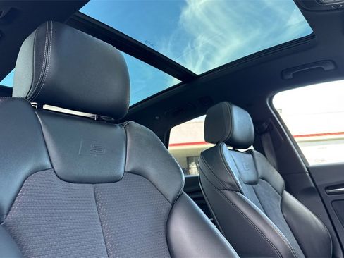 Used 2022 Audi SQ5 Premium image 16