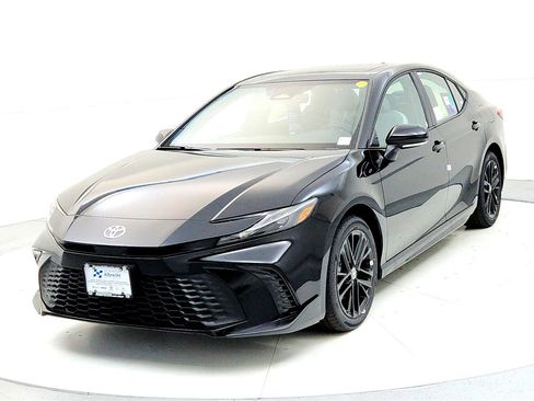 New 2026 Toyota Camry SE image 2