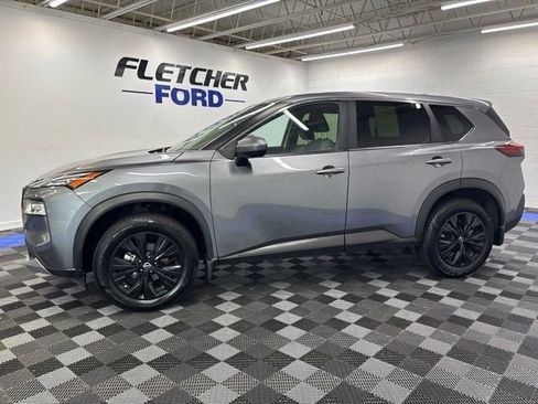 Used 2023 Nissan Rogue SV FWD image 3