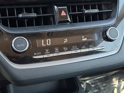 Used 2025 Toyota Corolla LE FWD image 17