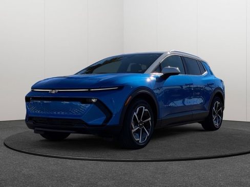 New 2026 Chevrolet Equinox EV LT image 3