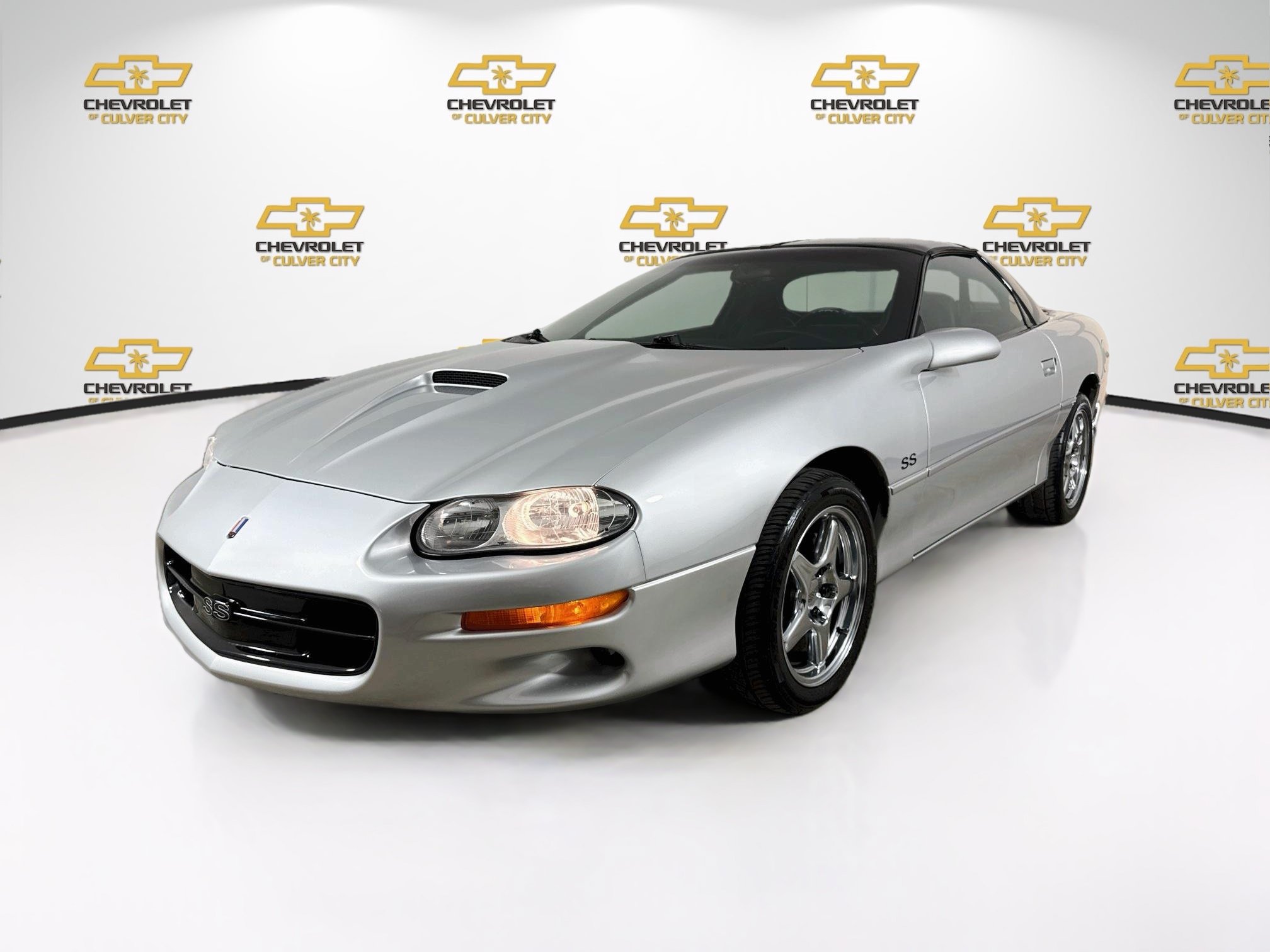 Used 2002 Chevrolet Camaro Z28 w/ SS Performance/Appearance Pkg RWD image 3