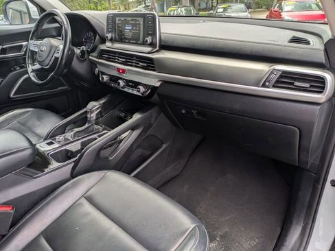 Used 2020 Kia Telluride LX FWD image 29