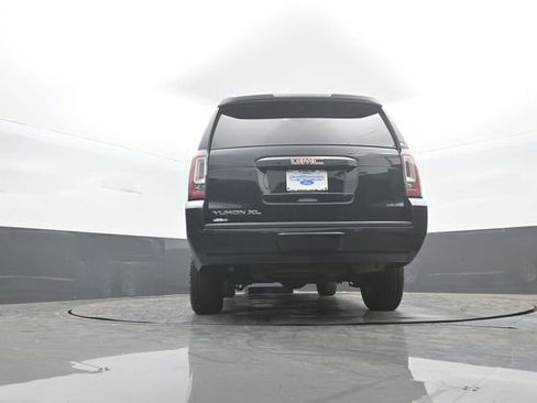 Used 2019 GMC Yukon XL SLT image 32