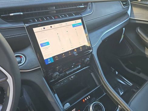 New 2025 Jeep Grand Cherokee L Limited w/ Black Appearance Package image 22